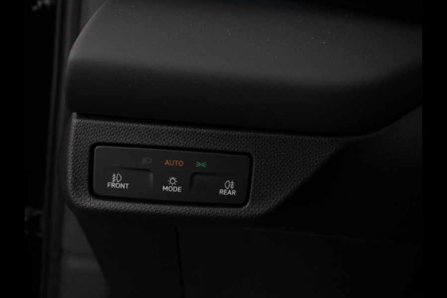 CUPRA Terramar 1.5 eTSI 150 pk Automaat Business Navigatie Apple Carplay/Android Auto PDC VA + Camera 18" LM Velgen Full LED Signature