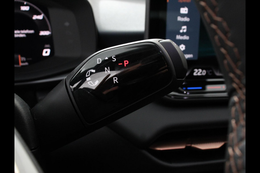 CUPRA Terramar 1.5 eTSI 150 pk Automaat Business Navigatie Apple Carplay/Android Auto PDC VA + Camera 18" LM Velgen Full LED Signature