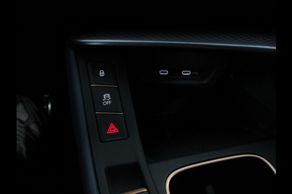 CUPRA Terramar 1.5 eTSI 150 pk Automaat Business Navigatie Apple Carplay/Android Auto PDC VA + Camera 18" LM Velgen Full LED Signature