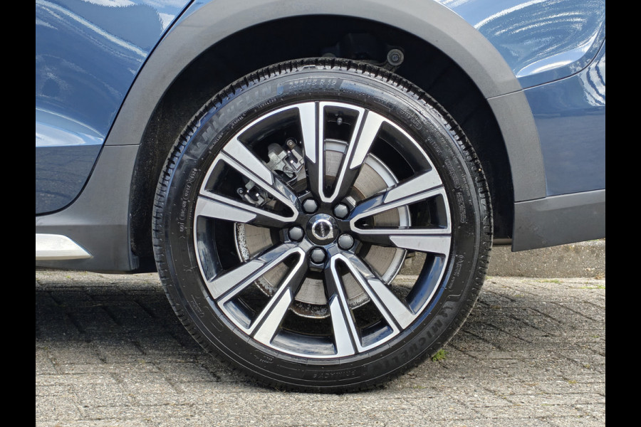 Volvo V60 Cross Country B5 265PK AWD Pro | Trekhaak | Adapt. Cruise | Stoelventilatie | Panodak |