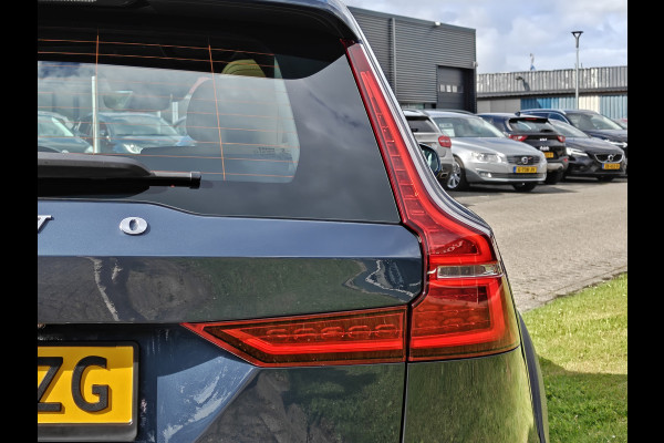 Volvo V60 Cross Country B5 265PK AWD Pro | Trekhaak | Adapt. Cruise | Stoelventilatie | Panodak |