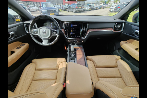 Volvo V60 Cross Country B5 265PK AWD Pro | Trekhaak | Adapt. Cruise | Stoelventilatie | Panodak |