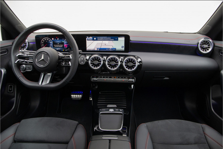 Mercedes-Benz CLA-Klasse 200 AMG Premium Pano, Nightpack, Key-Less, 2025