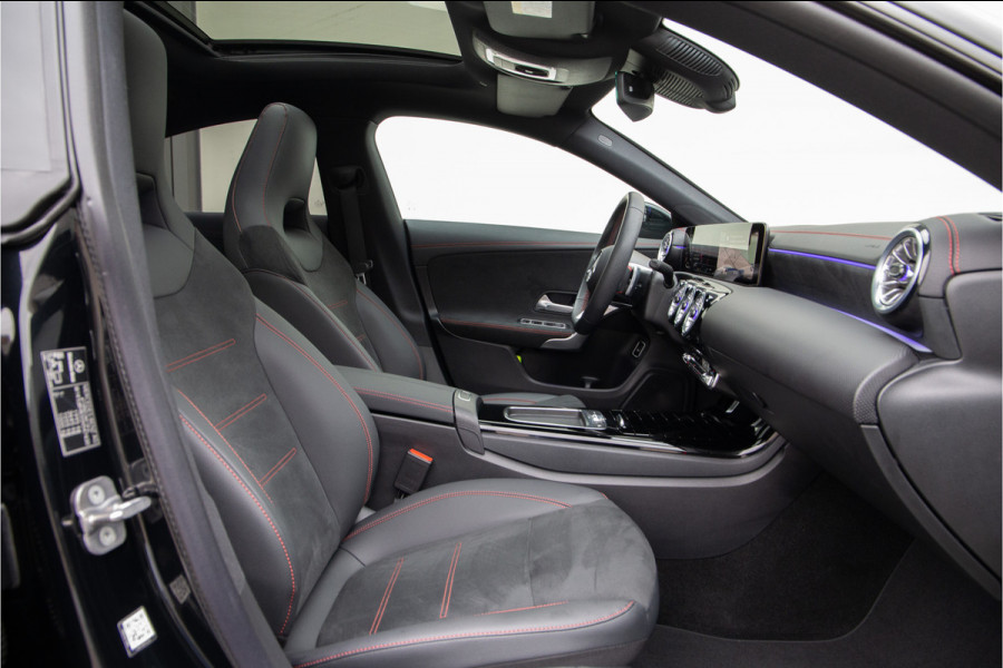 Mercedes-Benz CLA-Klasse 200 AMG Premium Pano, Nightpack, Key-Less, 2025