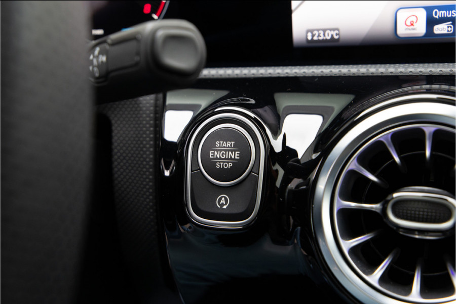 Mercedes-Benz CLA-Klasse 200 AMG Premium Pano, Nightpack, Key-Less, 2025
