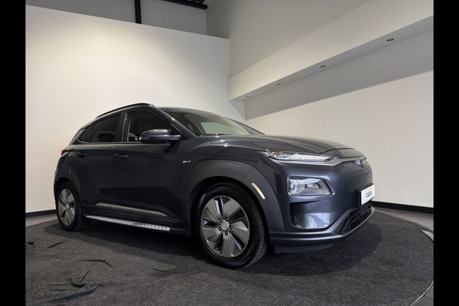 Hyundai Kona EV Premium 64 kWh | Voorstoelen verwarmd & gekoeld | Trekhaak | Warmtepomp | Soh (batterijcheck) Waarde 90,4 %