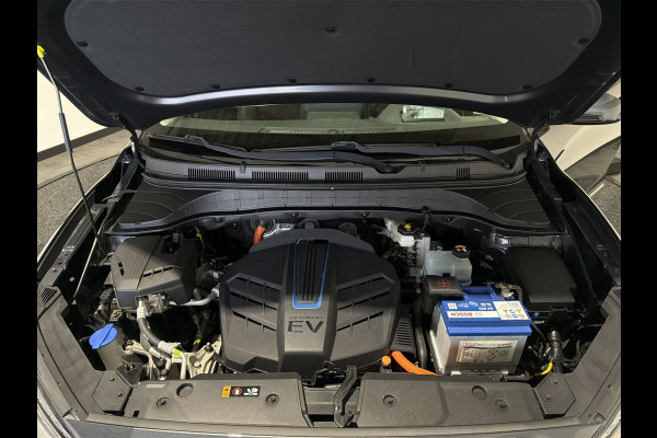 Hyundai Kona EV Premium 64 kWh | Voorstoelen verwarmd & gekoeld | Trekhaak | Warmtepomp | Soh (batterijcheck) Waarde 90,4 %