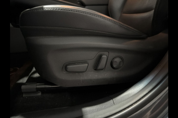 Hyundai Kona EV Premium 64 kWh | Voorstoelen verwarmd & gekoeld | Trekhaak | Warmtepomp | Soh (batterijcheck) Waarde 90,4 %