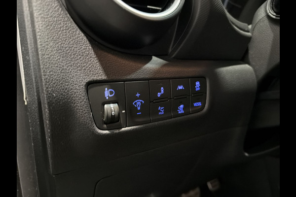 Hyundai Kona EV Premium 64 kWh | Voorstoelen verwarmd & gekoeld | Trekhaak | Warmtepomp | Soh (batterijcheck) Waarde 90,4 %