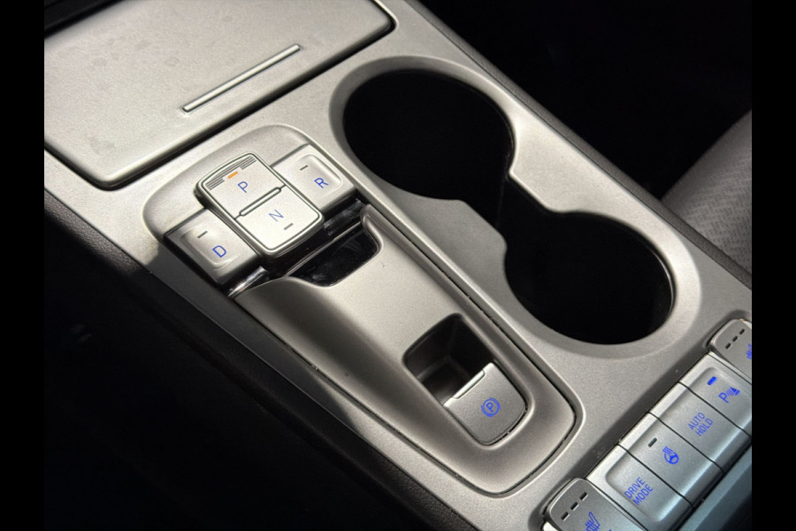 Hyundai Kona EV Premium 64 kWh | Voorstoelen verwarmd & gekoeld | Trekhaak | Warmtepomp | Soh (batterijcheck) Waarde 90,4 %