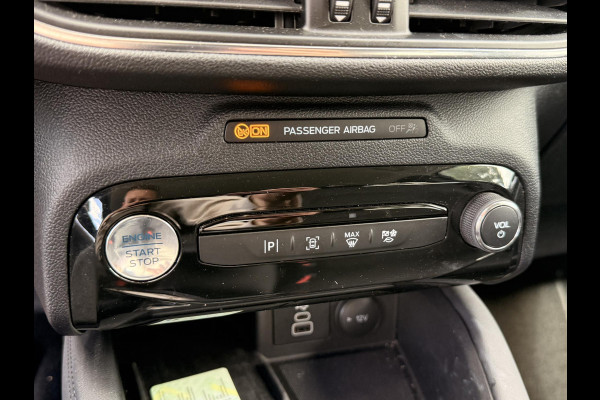 Ford Kuga 2.5 PHEV Titanium | SCI | 243pk | Wegklapbare trekhaak | Winter Pack | Navigatie | Achteruitrijcamera | NLD Auto | 1e Eigenaar | 2.100kg Trekgewicht