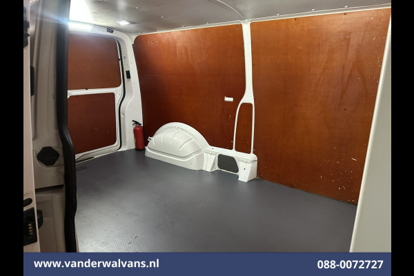 Volkswagen Transporter 2.0 TDI L2H1 Euro6 Airco | Apple Carplay | Imperiaal | Cruisecontrol | Camera | Trekhaak Android Auto, Parkeersensoren, Achterklep