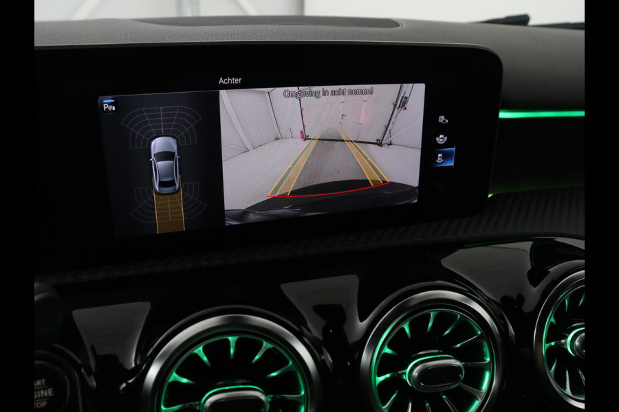 Mercedes-Benz A-Klasse 200 Business Solution AMG | Stoelverwarming | Carplay | Leder/Alcantara | Camera | Sfeerverlichting | Park Assist | Climate control | Full LED | Bluetooth | Cruise control