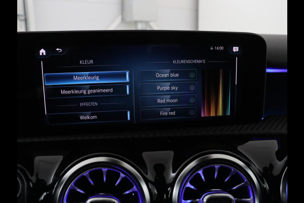 Mercedes-Benz A-Klasse 200 Business Solution AMG | Stoelverwarming | Carplay | Leder/Alcantara | Camera | Sfeerverlichting | Park Assist | Climate control | Full LED | Bluetooth | Cruise control