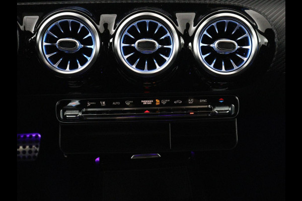 Mercedes-Benz A-Klasse 200 Business Solution AMG | Stoelverwarming | Carplay | Leder/Alcantara | Camera | Sfeerverlichting | Park Assist | Climate control | Full LED | Bluetooth | Cruise control