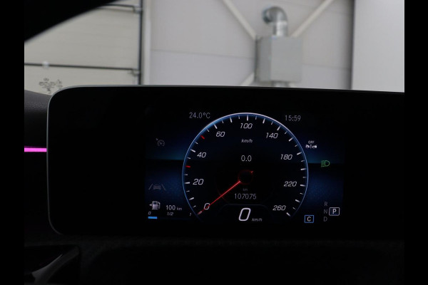 Mercedes-Benz A-Klasse 200 Business Solution AMG | Stoelverwarming | Carplay | Leder/Alcantara | Camera | Sfeerverlichting | Park Assist | Climate control | Full LED | Bluetooth | Cruise control