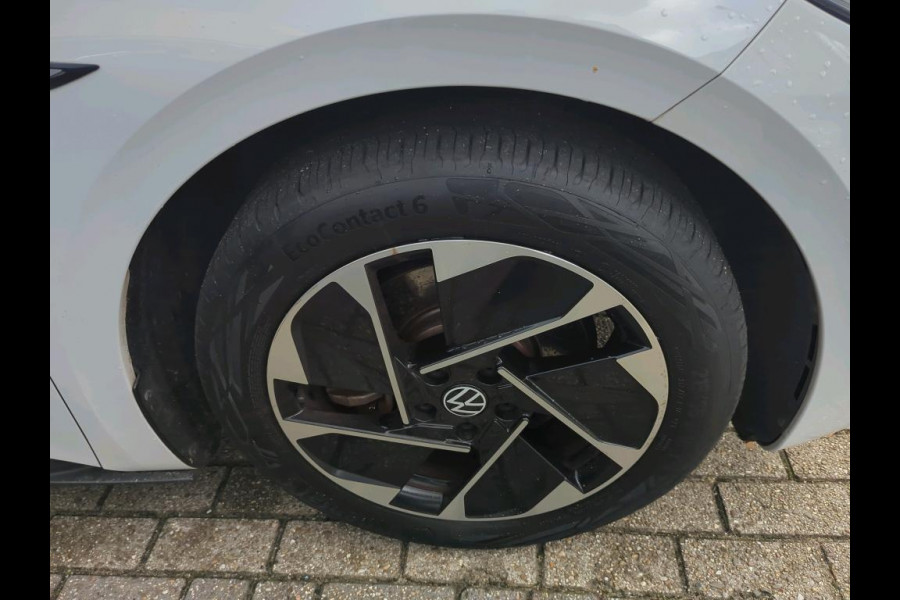 Volkswagen ID.3 First 58 kWh 204 pk | SOH 91,72% | Navigatie | Parkeersensoren | Apple Carplay/Android Auto | Stoel/stuur verwarming | Adaptieve cruise control |