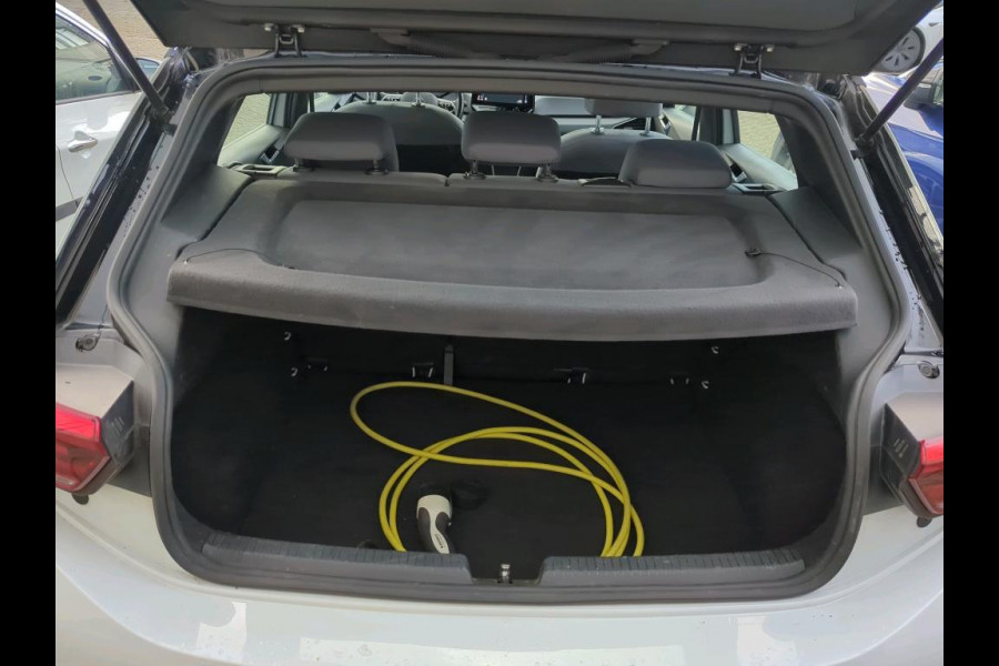 Volkswagen ID.3 First 58 kWh 204 pk | SOH 91,72% | Navigatie | Parkeersensoren | Apple Carplay/Android Auto | Stoel/stuur verwarming | Adaptieve cruise control |