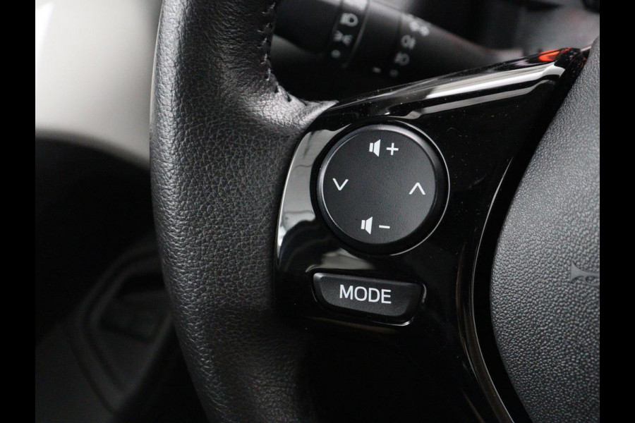 Peugeot 108 1.0 e-VTi Executive | Carplay | Camera | Climate control | Speedlimiter | Bluetooth | Lichtmetalen velgen | Origineel NL