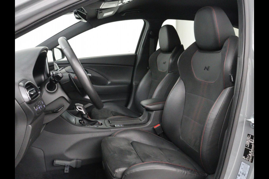 Hyundai i30 1.5 T-GDi MHEV N Line | Stoelverwarming | Leder/Alcantara | Adaptive cruise | Memory | Carplay | Camera | Navigatie | Keyless | Full LED | 18'' | Side Assist | Parkeerhulp