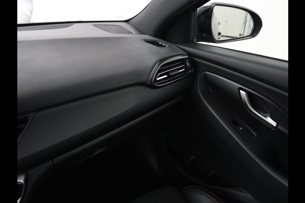 Hyundai i30 1.5 T-GDi MHEV N Line | Stoelverwarming | Leder/Alcantara | Adaptive cruise | Memory | Carplay | Camera | Navigatie | Keyless | Full LED | 18'' | Side Assist | Parkeerhulp