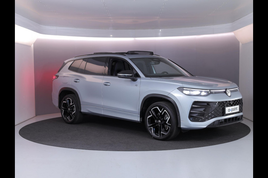 Volkswagen Tayron 1.5 eHybrid R-Line Edition 204 pk Automaat (DSG) | Verlengde garantie | Navigatie | Panoramadak | Trekhaak (wegklapbaar) | Parkeersensoren (Park assist) | Rondomzicht camera | Stoelverwarming | R-Line |