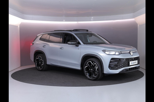 Volkswagen Tayron 1.5 eHybrid R-Line Edition 204 pk Automaat (DSG) | Verlengde garantie | Navigatie | Panoramadak | Trekhaak (wegklapbaar) | Parkeersensoren (Park assist) | Rondomzicht camera | Stoelverwarming | R-Line |