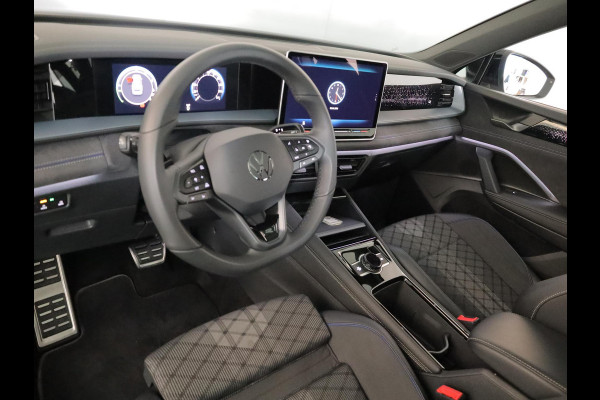Volkswagen Tayron 1.5 eHybrid R-Line Edition 204 pk Automaat (DSG) | Verlengde garantie | Navigatie | Panoramadak | Trekhaak (wegklapbaar) | Parkeersensoren (Park assist) | Rondomzicht camera | Stoelverwarming | R-Line |