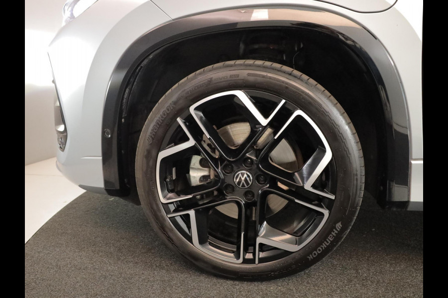 Volkswagen Tayron 1.5 eHybrid R-Line Edition 204 pk Automaat (DSG) | Verlengde garantie | Navigatie | Panoramadak | Trekhaak (wegklapbaar) | Parkeersensoren (Park assist) | Rondomzicht camera | Stoelverwarming | R-Line |