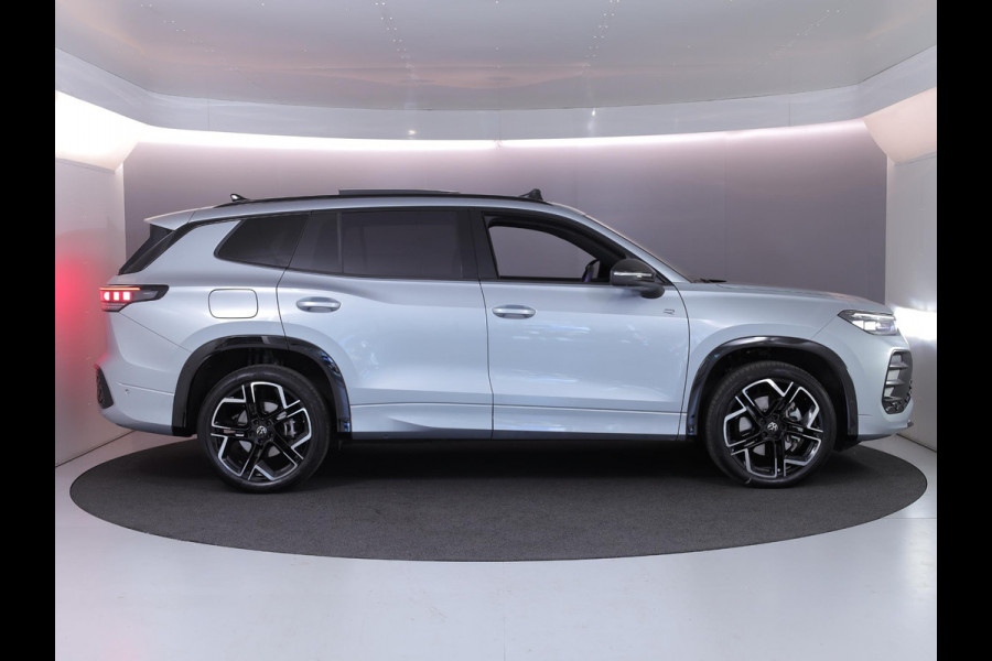 Volkswagen Tayron 1.5 eHybrid R-Line Edition 204 pk Automaat (DSG) | Verlengde garantie | Navigatie | Panoramadak | Trekhaak (wegklapbaar) | Parkeersensoren (Park assist) | Rondomzicht camera | Stoelverwarming | R-Line |