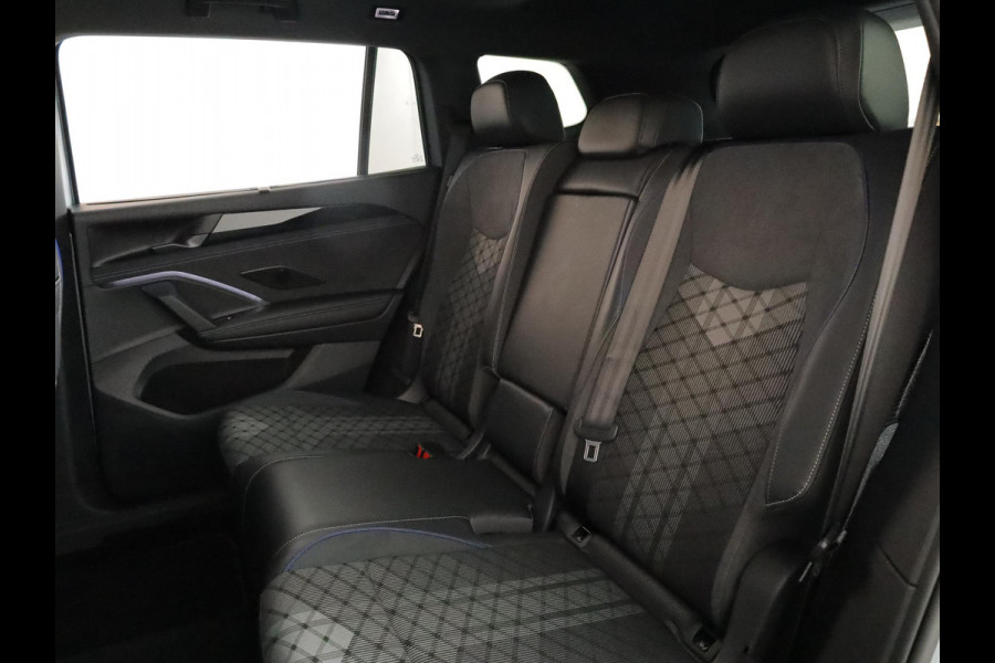 Volkswagen Tayron 1.5 eHybrid R-Line Edition 204 pk Automaat (DSG) | Verlengde garantie | Navigatie | Panoramadak | Trekhaak (wegklapbaar) | Parkeersensoren (Park assist) | Rondomzicht camera | Stoelverwarming | R-Line |