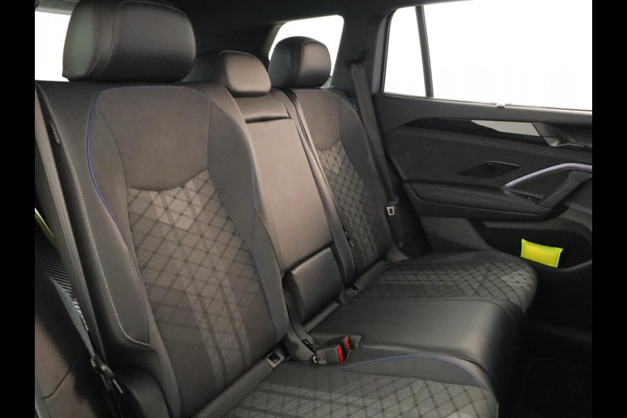 Volkswagen Tayron 1.5 eHybrid R-Line Edition 204 pk Automaat (DSG) | Verlengde garantie | Navigatie | Panoramadak | Trekhaak (wegklapbaar) | Parkeersensoren (Park assist) | Rondomzicht camera | Stoelverwarming | R-Line |