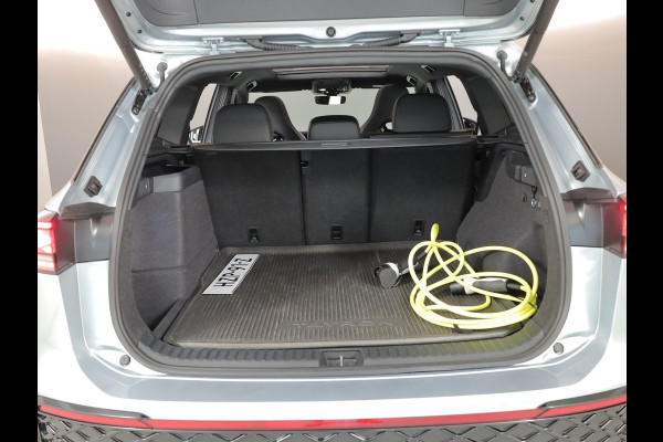 Volkswagen Tayron 1.5 eHybrid R-Line Edition 204 pk Automaat (DSG) | Verlengde garantie | Navigatie | Panoramadak | Trekhaak (wegklapbaar) | Parkeersensoren (Park assist) | Rondomzicht camera | Stoelverwarming | R-Line |