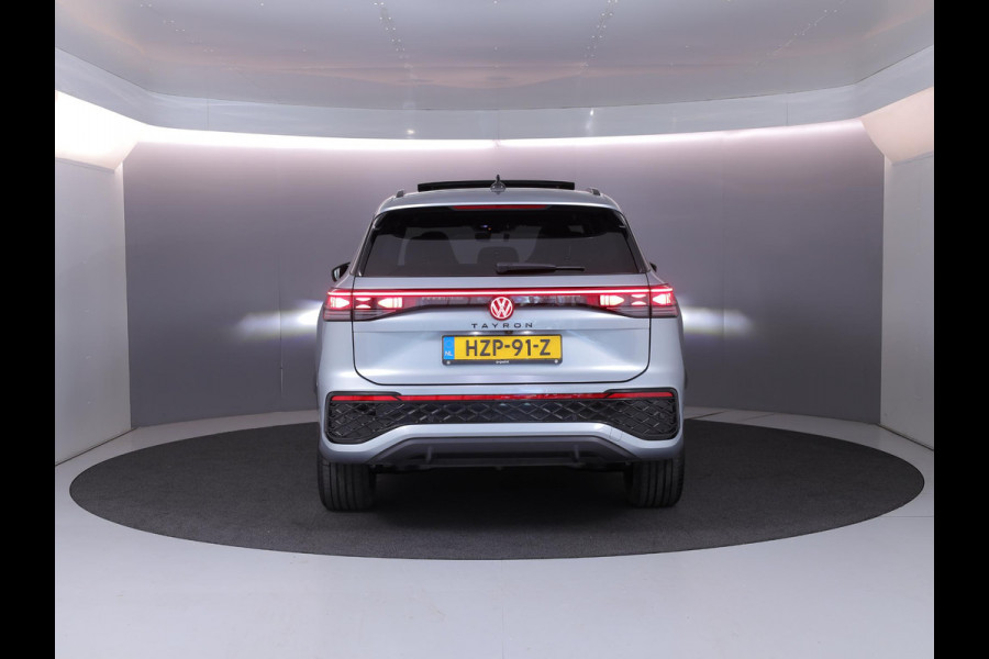 Volkswagen Tayron 1.5 eHybrid R-Line Edition 204 pk Automaat (DSG) | Verlengde garantie | Navigatie | Panoramadak | Trekhaak (wegklapbaar) | Parkeersensoren (Park assist) | Rondomzicht camera | Stoelverwarming | R-Line |