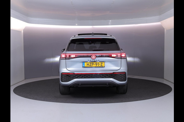 Volkswagen Tayron 1.5 eHybrid R-Line Edition 204 pk Automaat (DSG) | Verlengde garantie | Navigatie | Panoramadak | Trekhaak (wegklapbaar) | Parkeersensoren (Park assist) | Rondomzicht camera | Stoelverwarming | R-Line |