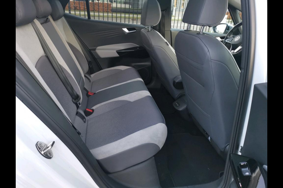 Volkswagen ID.3 First Max 58 kWh 204PK | Panorama dak | Sportstoelen | 20" LM velgen |