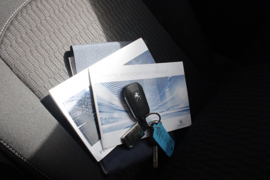 Peugeot 208 1.2 82PK BLUE LEASE | APPLE CARPLAY/ANDROID AUTO | NAVIGATIE | CRUISE CONTROL | AIRCO | AUX/USB |