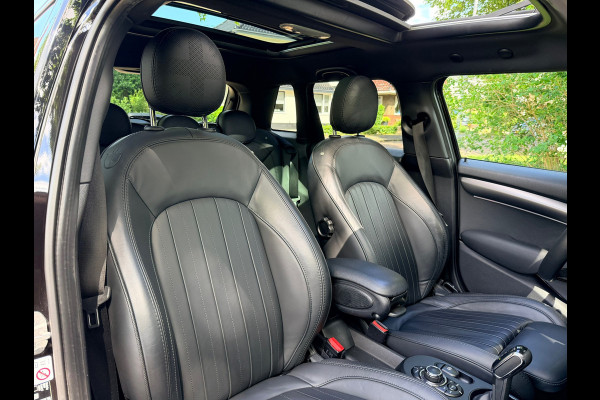 MINI Cooper S John Cooper Works | PANO | Carplay | BlackEd.