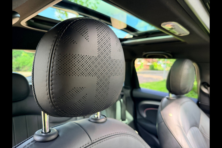 MINI Cooper S John Cooper Works | PANO | Carplay | BlackEd.