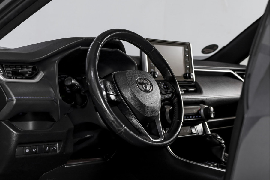 Toyota RAV4 2.5 Hybrid Bi-Tone | Adapt. Cruise | Winterpakket | PDC | Camera | App. Connect | ECC | Elek. Klep | Afn. Trekhaak | LM 18" |
