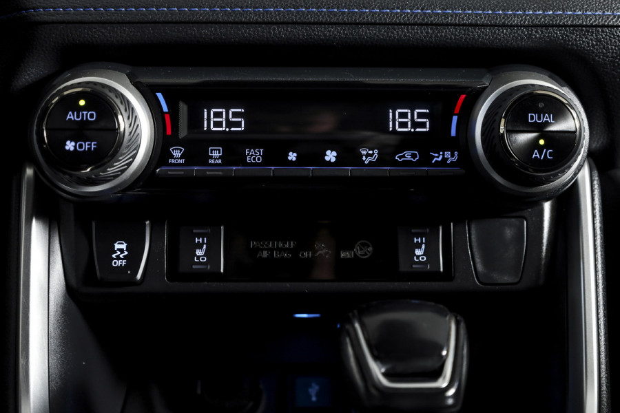 Toyota RAV4 2.5 Hybrid Bi-Tone | Adapt. Cruise | Winterpakket | PDC | Camera | App. Connect | ECC | Elek. Klep | Afn. Trekhaak | LM 18" |