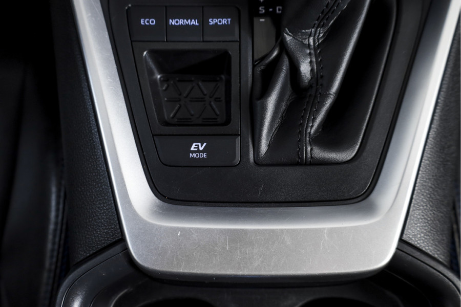 Toyota RAV4 2.5 Hybrid Bi-Tone | Adapt. Cruise | Winterpakket | PDC | Camera | App. Connect | ECC | Elek. Klep | Afn. Trekhaak | LM 18" |