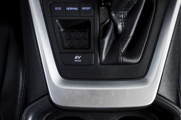 Toyota RAV4 2.5 Hybrid Bi-Tone | Adapt. Cruise | Winterpakket | PDC | Camera | App. Connect | ECC | Elek. Klep | Afn. Trekhaak | LM 18" |