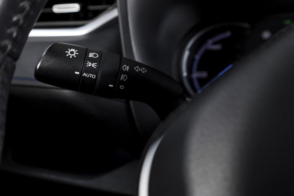 Toyota RAV4 2.5 Hybrid Bi-Tone | Adapt. Cruise | Winterpakket | PDC | Camera | App. Connect | ECC | Elek. Klep | Afn. Trekhaak | LM 18" |