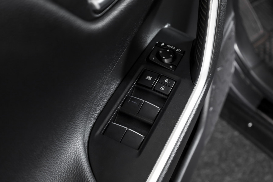 Toyota RAV4 2.5 Hybrid Bi-Tone | Adapt. Cruise | Winterpakket | PDC | Camera | App. Connect | ECC | Elek. Klep | Afn. Trekhaak | LM 18" |