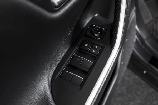 Toyota RAV4 2.5 Hybrid Bi-Tone | Adapt. Cruise | Winterpakket | PDC | Camera | App. Connect | ECC | Elek. Klep | Afn. Trekhaak | LM 18" |