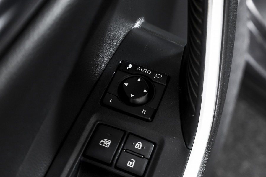 Toyota RAV4 2.5 Hybrid Bi-Tone | Adapt. Cruise | Winterpakket | PDC | Camera | App. Connect | ECC | Elek. Klep | Afn. Trekhaak | LM 18" |