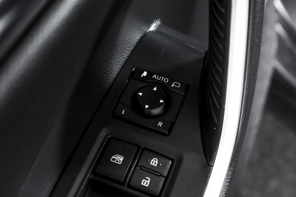 Toyota RAV4 2.5 Hybrid Bi-Tone | Adapt. Cruise | Winterpakket | PDC | Camera | App. Connect | ECC | Elek. Klep | Afn. Trekhaak | LM 18" |