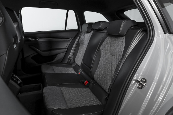 Škoda Octavia Combi 1.5 TSI MHEV 150 PK Sportline Tour | Elek. Trekhaak | Matrix Led | Adapt. Cruise | Winterpakket | 13 inch Navi | Camera | NAV + App. Connect | ECC | Elek. Klep | LM 18" |