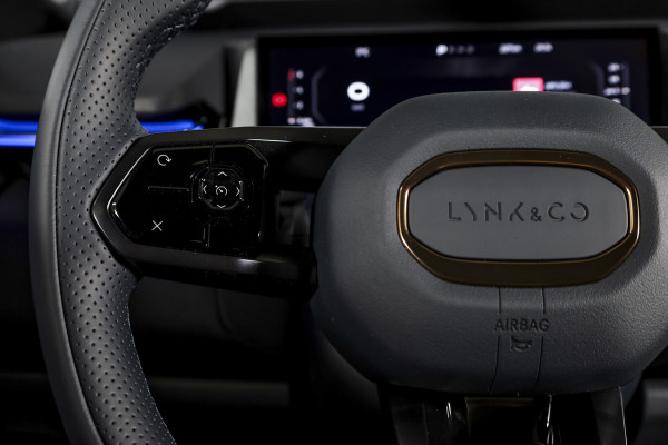 Lynk & Co 08 1.5 PHEV 349 PK More | 200km Elek. | S/K-Panodak | Elek. Stoel+Massage | Stoelverw.+Ventilatie | Matrix Led | Harman/Kardon | 360 Camera | Adapt. Cruise | NAV+App. Connect | LM 21" | 4444